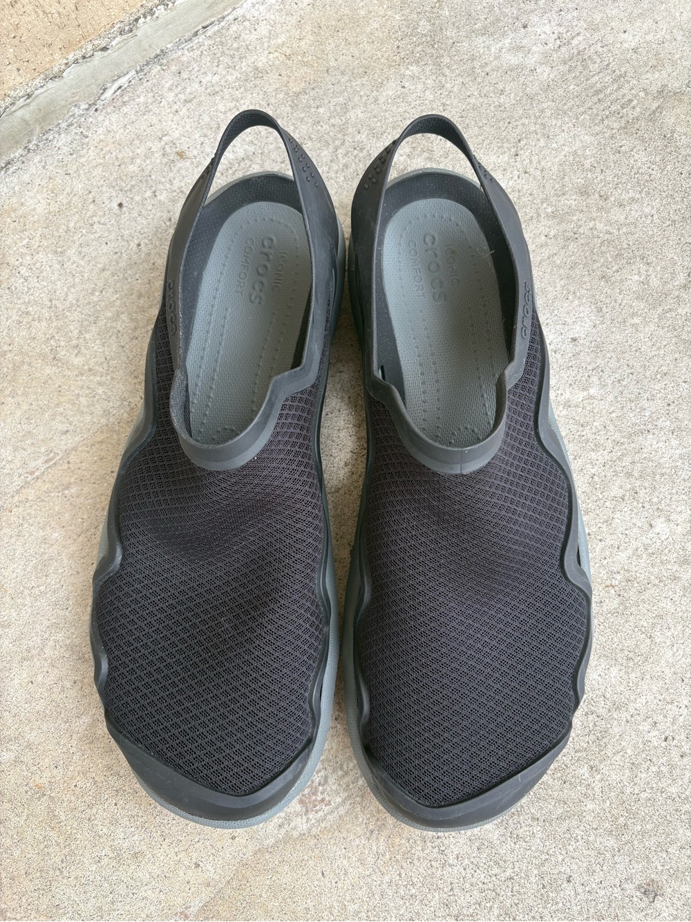Crocs Men's Swiftwater Mesh Wave Slip On Sandals Black/Grey - Like New! Size 12 - Picture 2 of 8